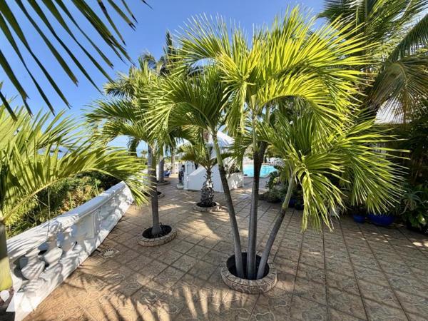 SAINT GILLES LES BAINS VILLA D'EXCEPTION A LA VUE IMPRENABLE