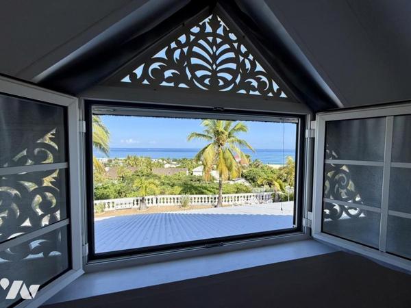 SAINT GILLES LES BAINS VILLA D'EXCEPTION A LA VUE IMPRENABLE