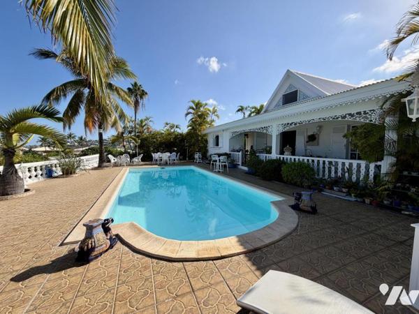 SAINT GILLES LES BAINS VILLA D'EXCEPTION A LA VUE IMPRENABLE