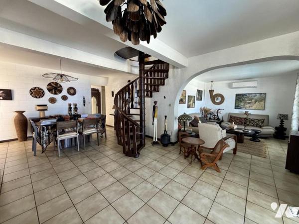 SAINT GILLES LES BAINS VILLA D'EXCEPTION A LA VUE IMPRENABLE