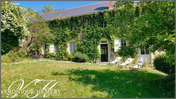 Maison de Maître édifiée sur les bords de la Sarthe avec ses fours à chaux