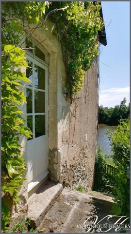 Maison de Maître édifiée sur les bords de la Sarthe avec ses fours à chaux