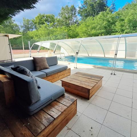 Une propriété d'exception avec parc, piscine et terrain de tennis privé