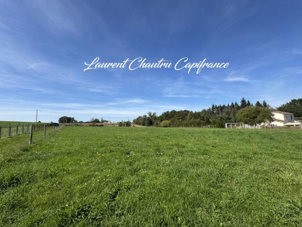 Terrain plat 2744m² - Vue dégagée - Environnement calme