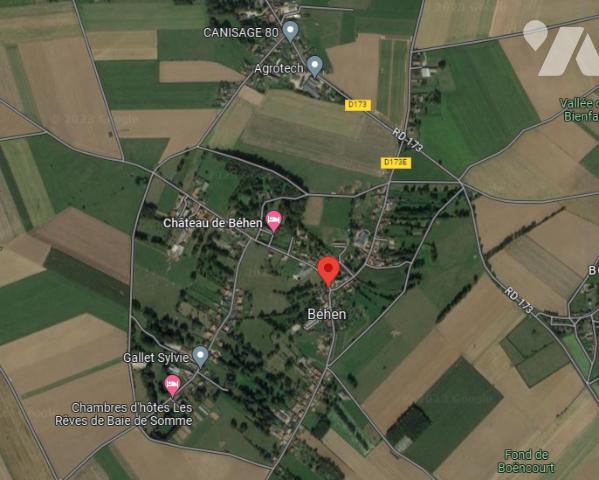 Un terrain à bâtir.