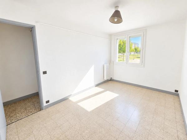 Appartement à vendre 4 pièces MARSEILLE 10EME ARRONDISSEMENT Saint Tronc