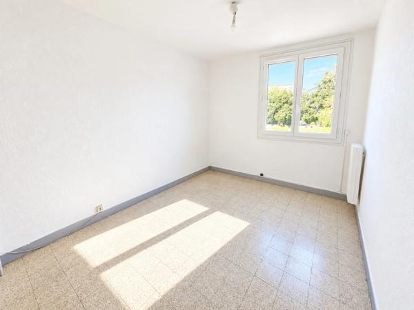 Appartement à vendre 4 pièces MARSEILLE 10EME ARRONDISSEMENT Saint Tronc