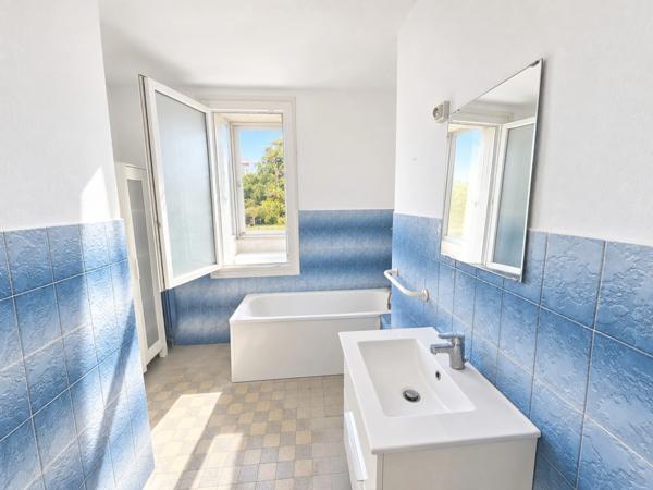 Appartement à vendre 4 pièces MARSEILLE 10EME ARRONDISSEMENT Saint Tronc