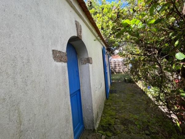 A Barbâtre, maison en pierres de plain-pied de 41m2 de surface habitable dans une propriété close.