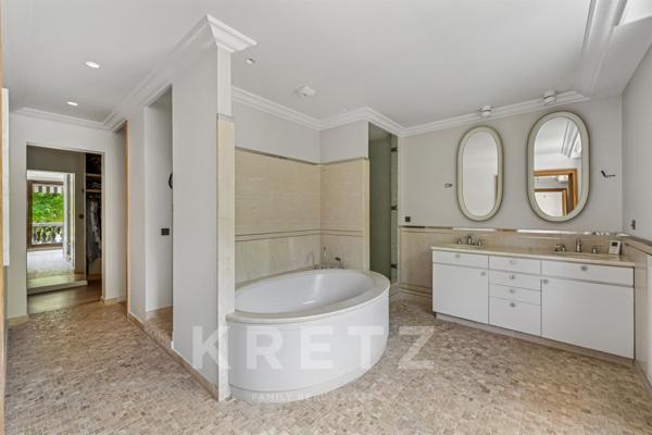 Triplex 370 m2 avec double jardin face au Bois de Boulogne