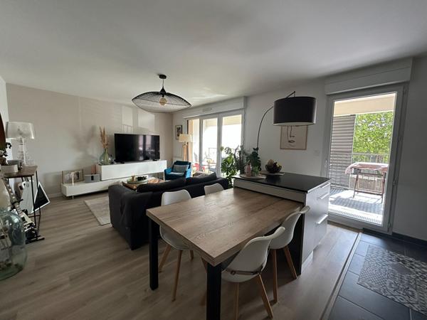 T3 SAINT-HERBLAIN BOURG - grand balcon - 2 places de stationnements