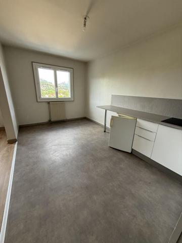 RESIDENCE LE CLOS DE CORSAC - F1 au 4ème - PROCHES COMMERCES