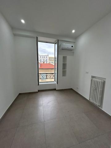 CARRE D'OR - BUFFA / Studio meublé rénové 15 m2 climatisé