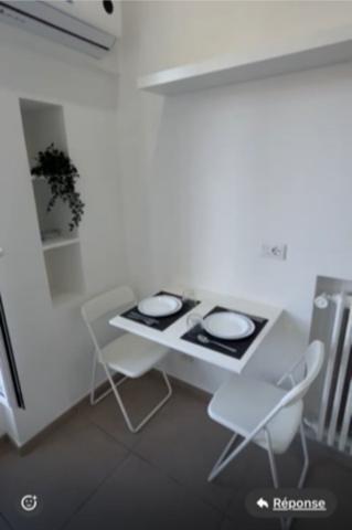 CARRE D'OR - BUFFA / Studio meublé rénové 15 m2 climatisé