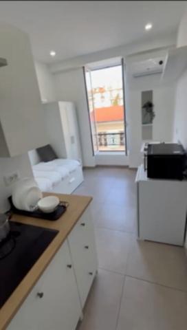 CARRE D'OR - BUFFA / Studio meublé rénové 15 m2 climatisé