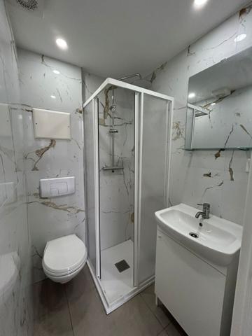 CARRE D'OR - BUFFA / Studio meublé rénové 15 m2 climatisé