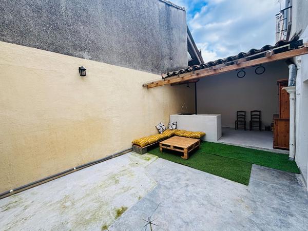 Maison rénovée proche CARCASSONNE avec extérieur