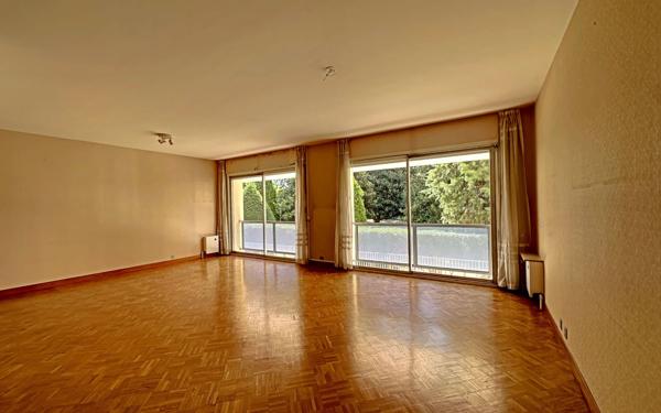 Appartement à vendre    4 pièces • 105,03 m2 Marseille 8