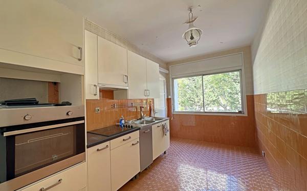 Appartement à vendre    4 pièces • 105,03 m2 Marseille 8