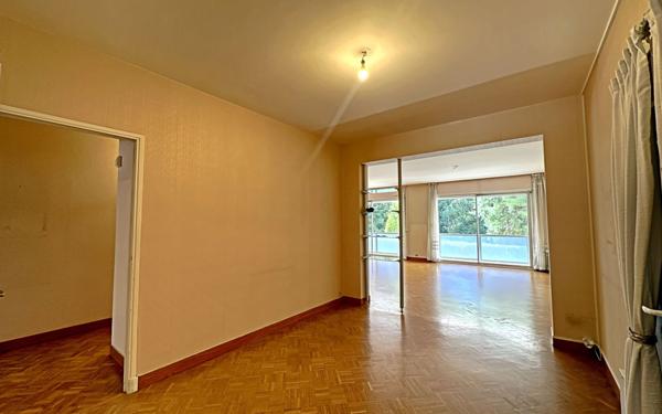 Appartement à vendre    4 pièces • 105,03 m2 Marseille 8