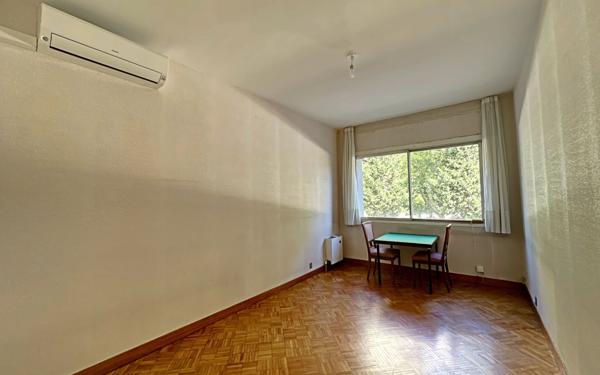 Appartement à vendre    4 pièces • 105,03 m2 Marseille 8