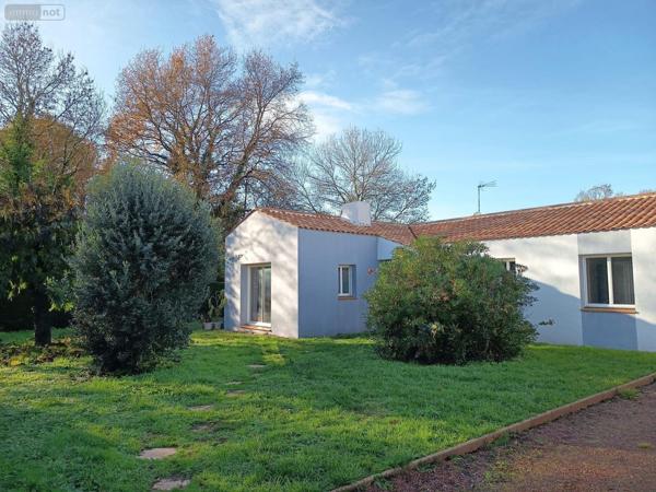Maison individuelle à vendre à Challans en Vendée (85300), ref : VM5242-85092