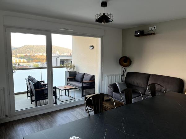 Appartement T2 BESANCON Standing avec terrasse. Vendu loué et meublé.