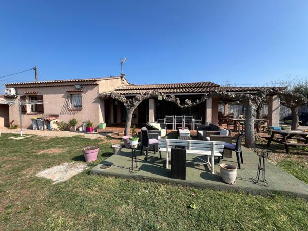 Très beau terrain plat, villa prête à vivre