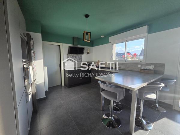 Maison Cubique de 4 chambres. On pose ses meubles.