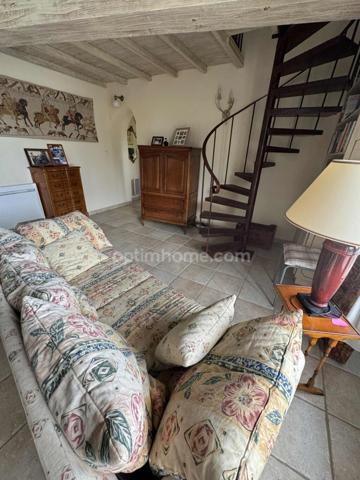 Maison à FONTVIEILLE de plain pied proche centre ville