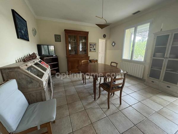 Maison à FONTVIEILLE de plain pied proche centre ville