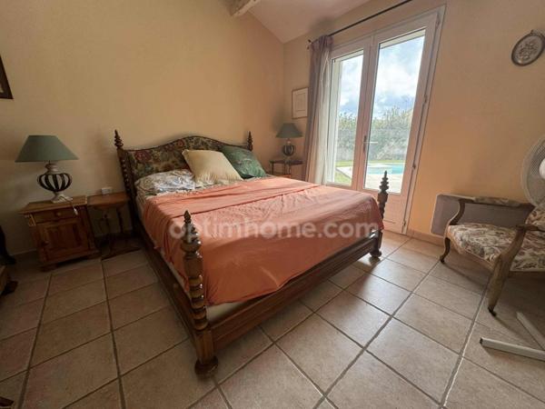 Maison à FONTVIEILLE de plain pied proche centre ville