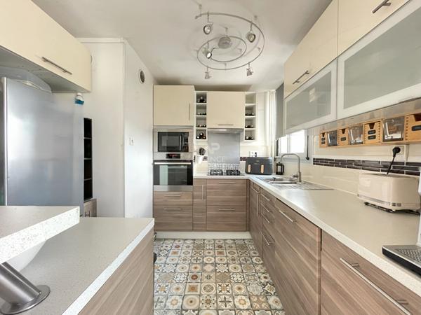 Chaville - 5 pièces d'environ 86 m² avec balcon et vue dégagée €395 000 ** - Référence 620-C