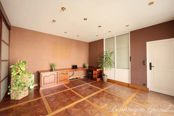 A VENDRE – Ensemble tertiaire prestations haut de gamme de plus 2 000 m² sur 9 000 m² – Niort 