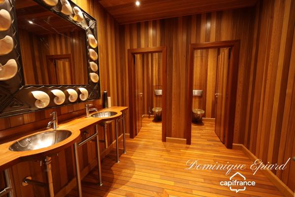 A VENDRE – Ensemble tertiaire prestations haut de gamme de plus 2 000 m² sur 9 000 m² – Niort 