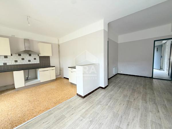 A LOUER 13610 LE PUY STE REPARADE MAISON DE VILLAGE TYPE 4 PIECES D'ENVIRON 95M²