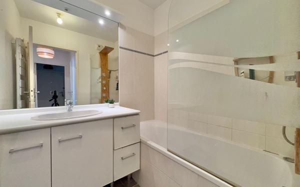 Appartement à vendre    3 pièces • 62,50 m2 Marseille 10