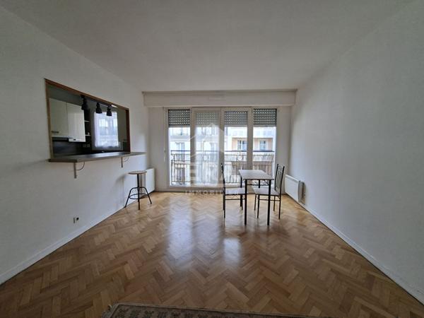 Beau 2 pièces rénové avec balcon, cave et parking ? Saint-Maurice aux portes de Paris