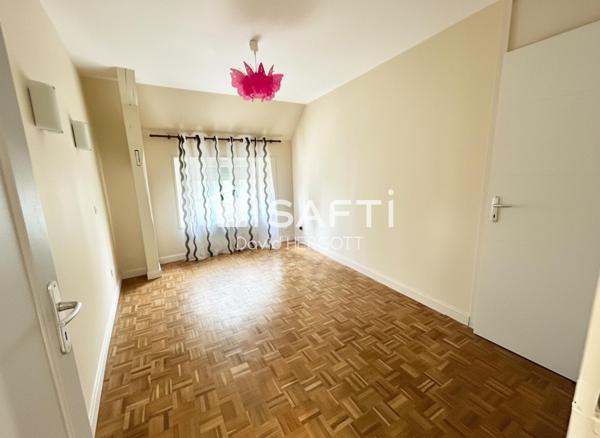 Propriété composée de deux logements – 1052 m² de terrain clôturé