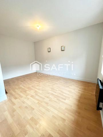 Propriété composée de deux logements – 1052 m² de terrain clôturé