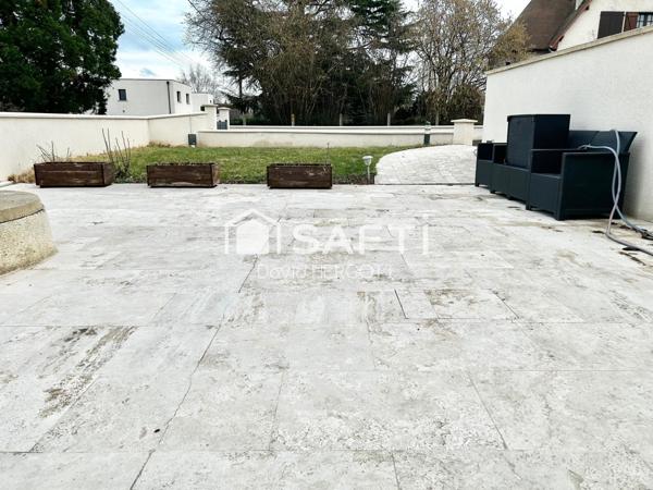 Propriété composée de deux logements – 1052 m² de terrain clôturé