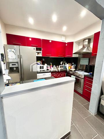 Propriété composée de deux logements – 1052 m² de terrain clôturé