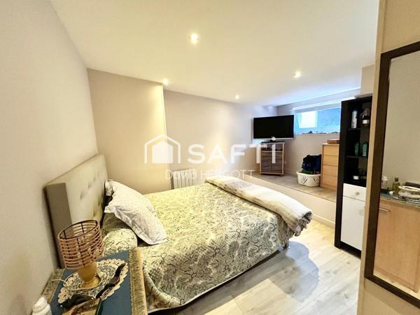 Propriété composée de deux logements – 1052 m² de terrain clôturé