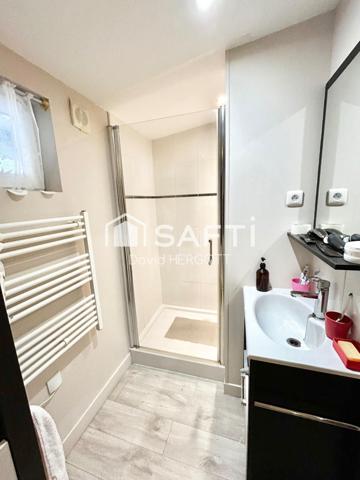 Propriété composée de deux logements – 1052 m² de terrain clôturé