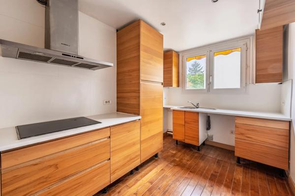 Appartement
         5 pièces
        - 100 m² Exclusivité 377 000 € *