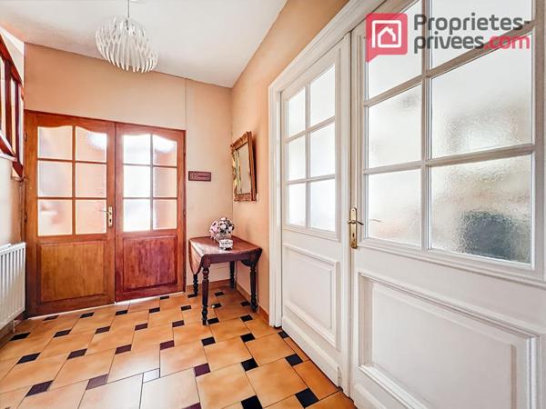 À vendre -  Maison 8 chambres - 207 m² habitables - 3 garages -Jardin - Quartier recherché de Lille - Vieux lille