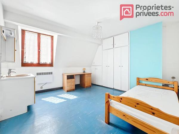 À vendre -  Maison 8 chambres - 207 m² habitables - 3 garages -Jardin - Quartier recherché de Lille - Vieux lille