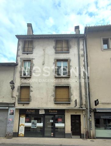 Aurillac, rue des Carmes, à Vendre Immeuble de 6 appartements et un local commercial.