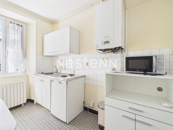 Aurillac, rue des Carmes, à Vendre Immeuble de 6 appartements et un local commercial.