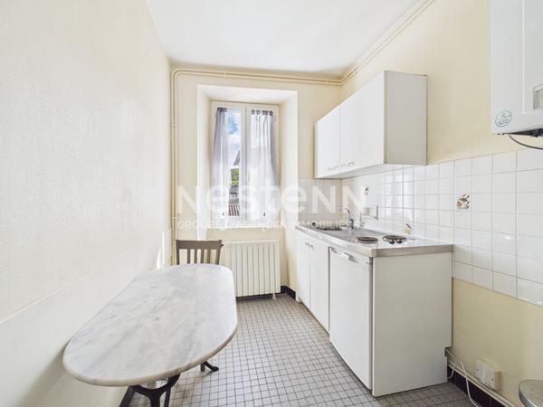 Aurillac, rue des Carmes, à Vendre Immeuble de 6 appartements et un local commercial.